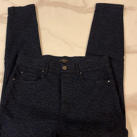 Ann Taylor women’s leopard print jeans. - Picture 6 of 7